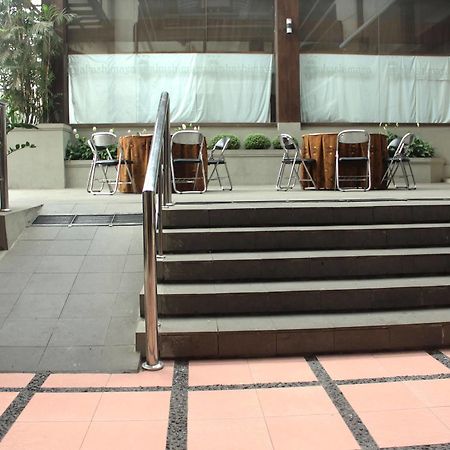 Zen Rooms Grand Hotel Lembang Extérieur photo