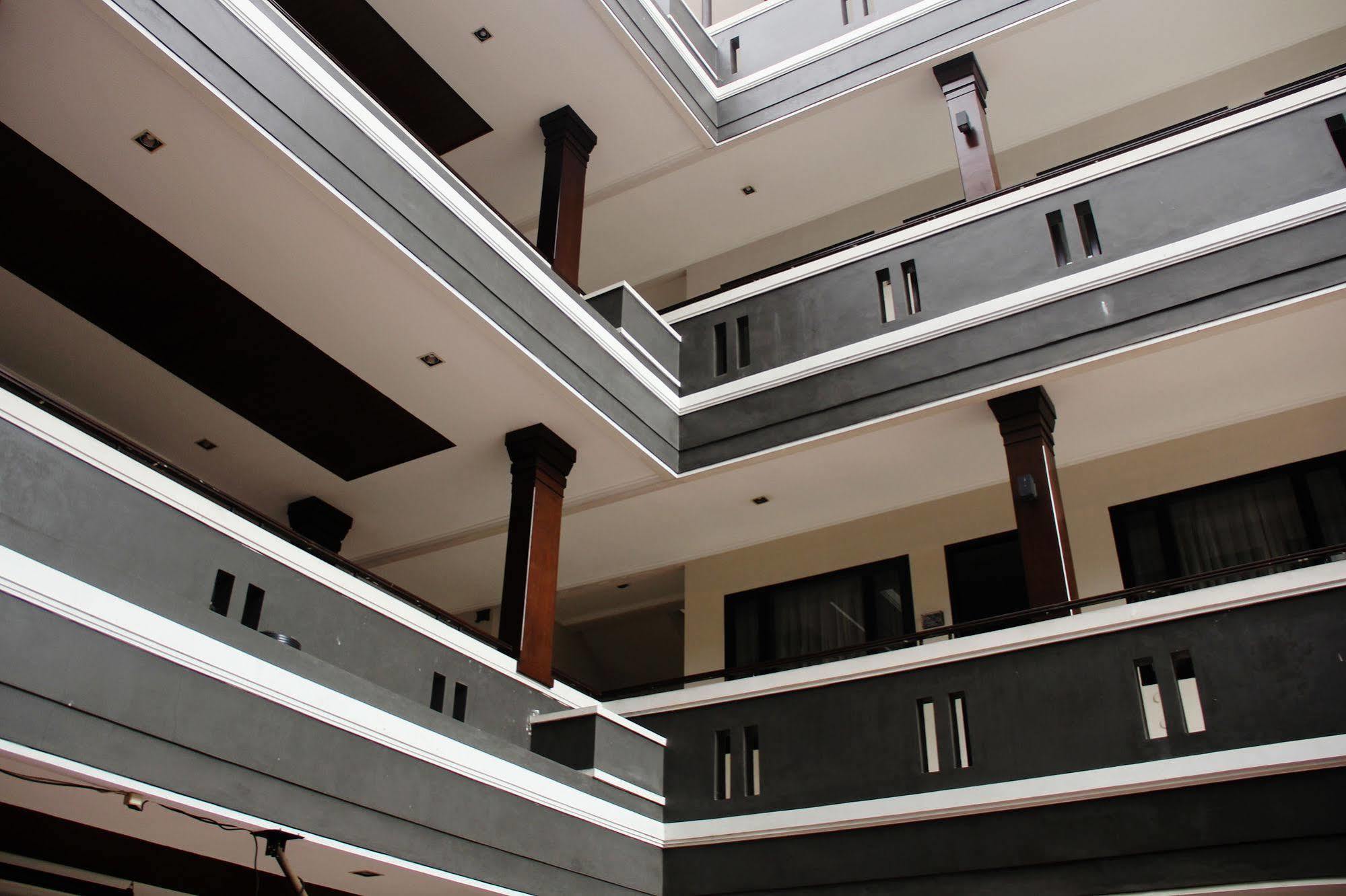 Zen Rooms Grand Hotel Lembang Extérieur photo