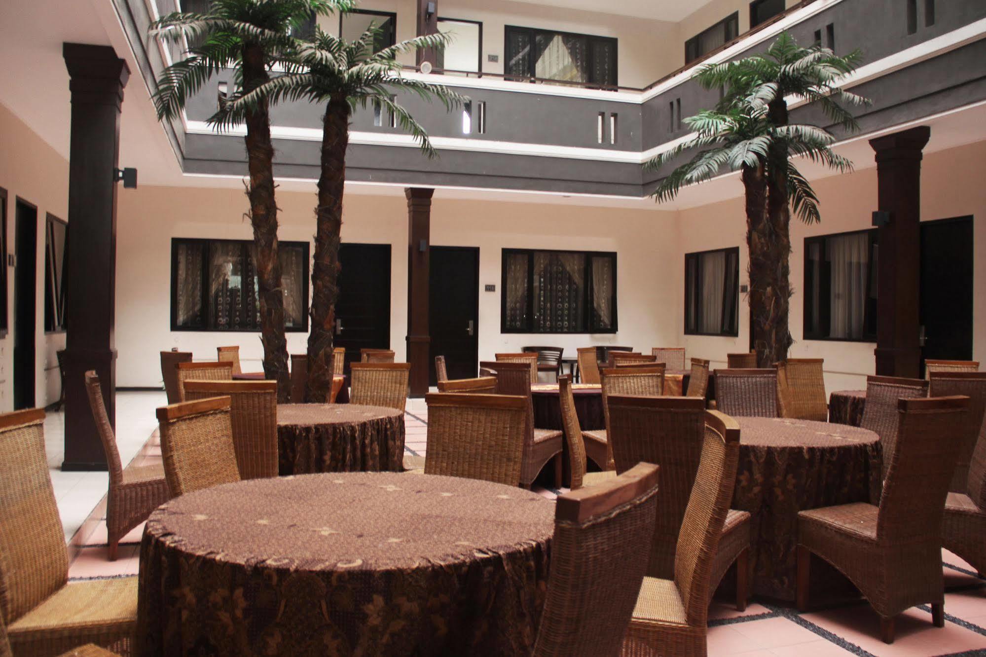 Zen Rooms Grand Hotel Lembang Extérieur photo