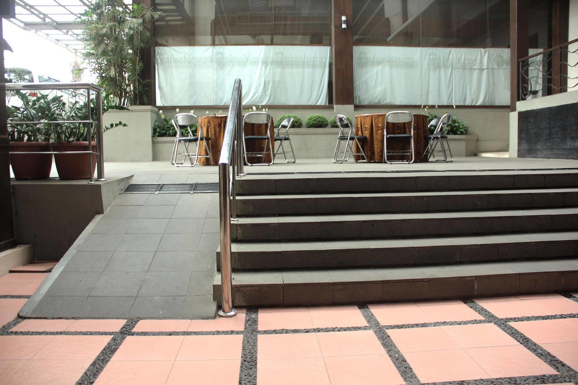 Zen Rooms Grand Hotel Lembang Extérieur photo