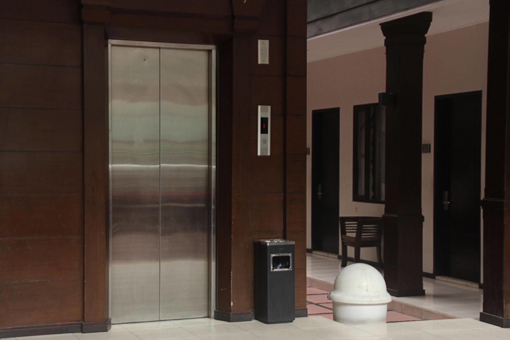 Zen Rooms Grand Hotel Lembang Extérieur photo