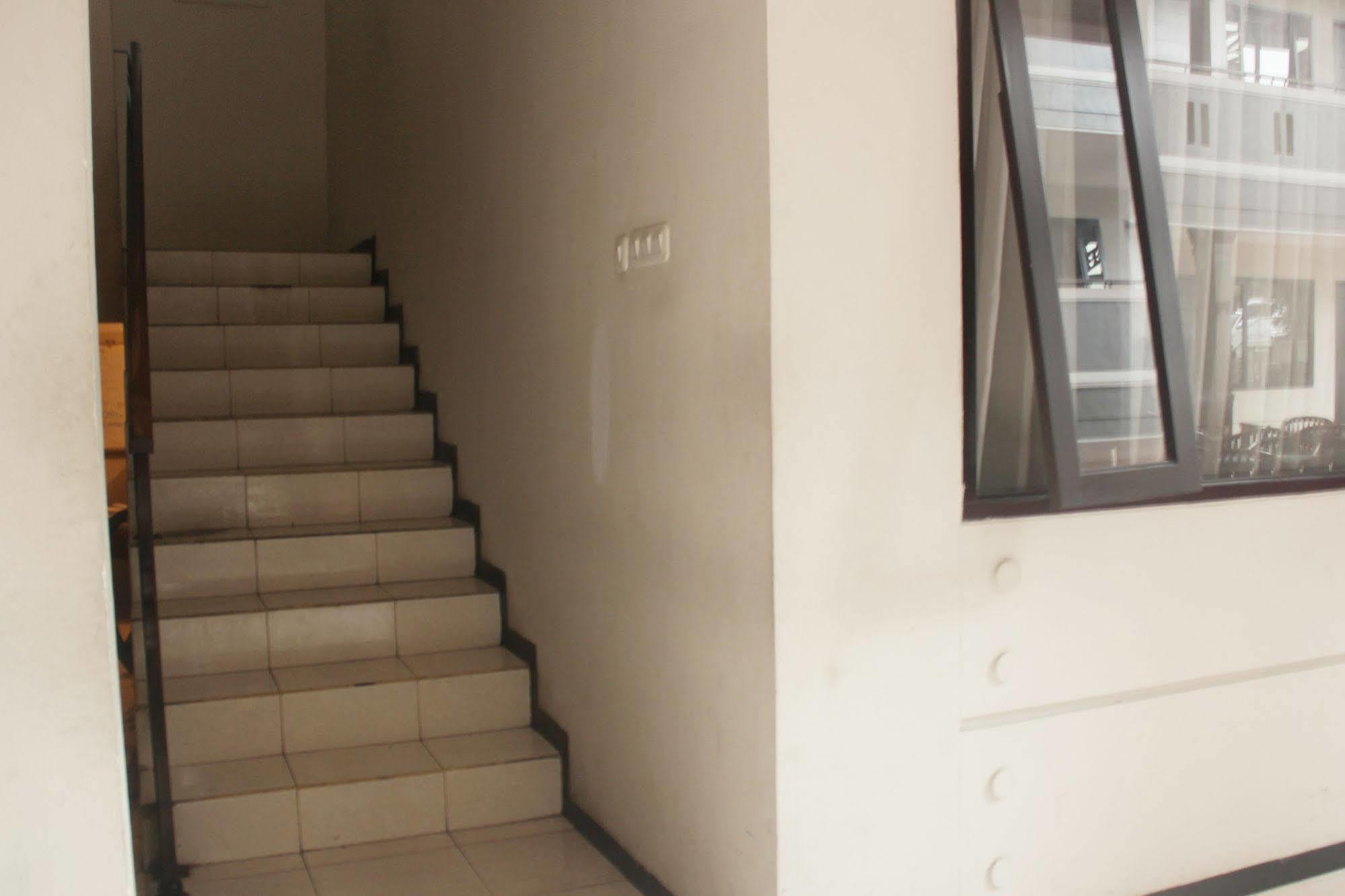 Zen Rooms Grand Hotel Lembang Extérieur photo